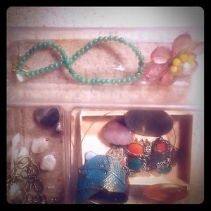 Bunch of nice jewelry!